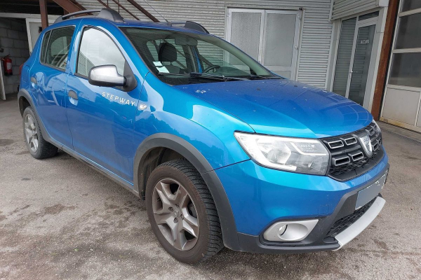 DACIA SANDERO 0,9 TCE - ETHANOL - 90CH / 5 CV - 5 PLACES / 5 PORTES - 8 590€