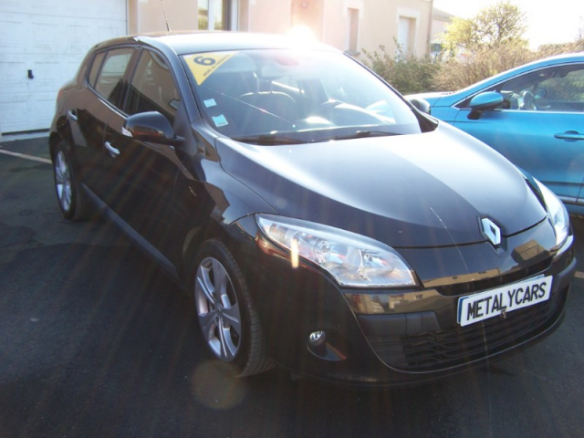 RENAULT MEGANE III 1.5 DCI 105 DYNAMIQUE - 5 PLACES / 5 PORTES - NOIRE