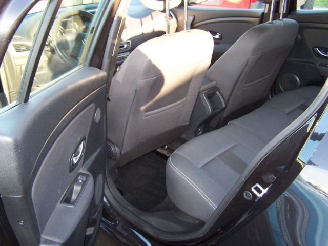 RENAULT MEGANE III 1.5 DCI 105 DYNAMIQUE - 5 PLACES / 5 PORTES - NOIRE