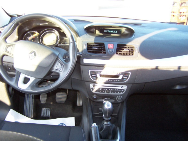 RENAULT MEGANE III 1.5 DCI 105 DYNAMIQUE - 5 PLACES / 5 PORTES - NOIRE