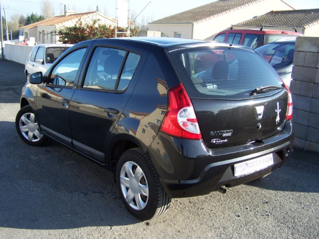 DACIA SANDERO 1.4 MPI 75 GPL AMBIANCE - 5 PLACES / 5 PORTES - NOIRE