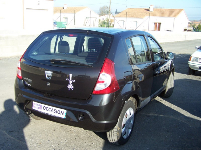 DACIA SANDERO 1.4 MPI 75 GPL AMBIANCE - 5 PLACES / 5 PORTES - NOIRE