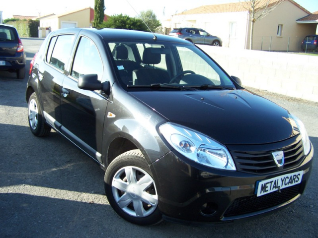 DACIA SANDERO 1.4 MPI 75 GPL AMBIANCE - 5 PLACES / 5 PORTES - NOIRE