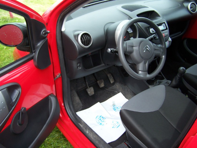 CITROEN C1 (2) 1.0 68 ATTRACTION - 4 PLACES / 5 PORTES - ROUGE