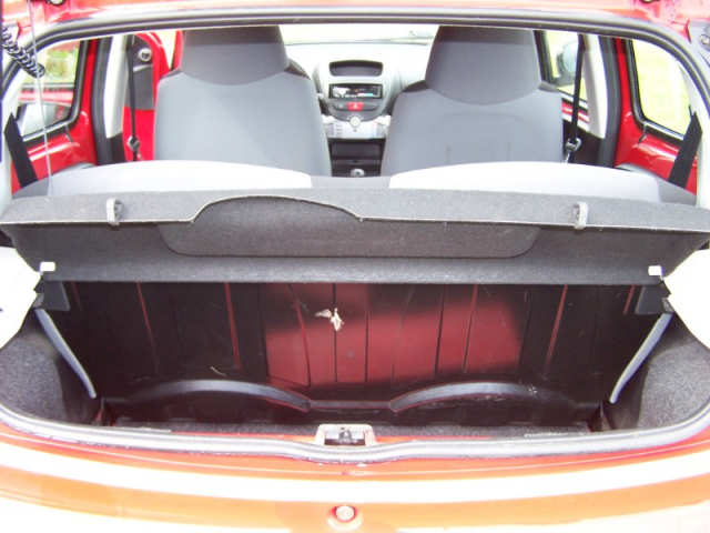 CITROEN C1 (2) 1.0 68 ATTRACTION - 4 PLACES / 5 PORTES - ROUGE