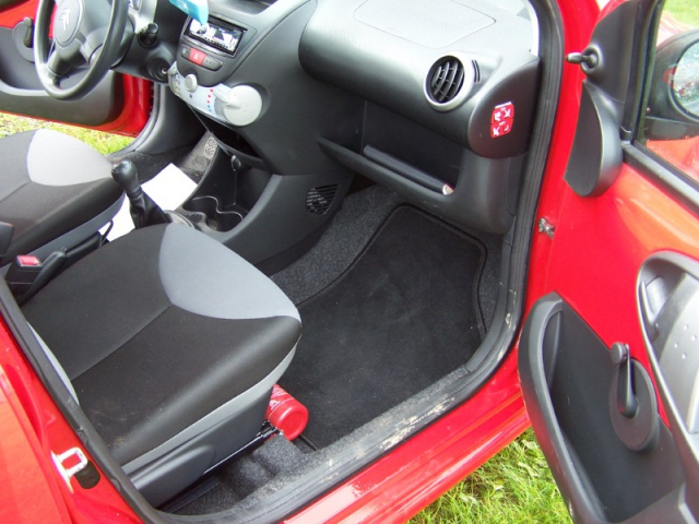 CITROEN C1 (2) 1.0 68 ATTRACTION - 4 PLACES / 5 PORTES - ROUGE