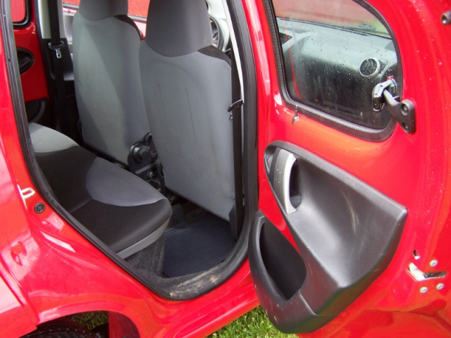 CITROEN C1 (2) 1.0 68 ATTRACTION - 4 PLACES / 5 PORTES - ROUGE