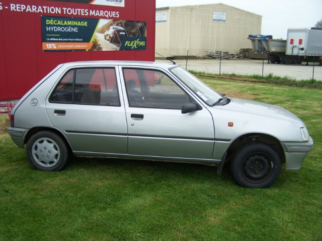 PEUGEOT 205 1.1l 60cv SACRE NUMERO 5P