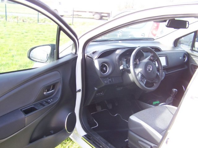 Toyota Yaris 110 VVT-i Design Y20 - 5 PLACES - 5 PORTES - 1ere main