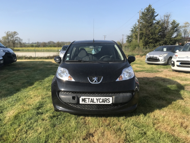 PEUGEOT 107 1.0 TRENDY 68CH / 4CV - 4 PLACES / 3 PORTES - COLORIS NOIR