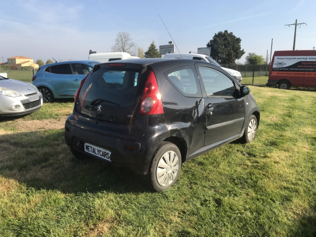 PEUGEOT 107 1.0 TRENDY 68CH / 4CV - 4 PLACES / 3 PORTES - COLORIS NOIR