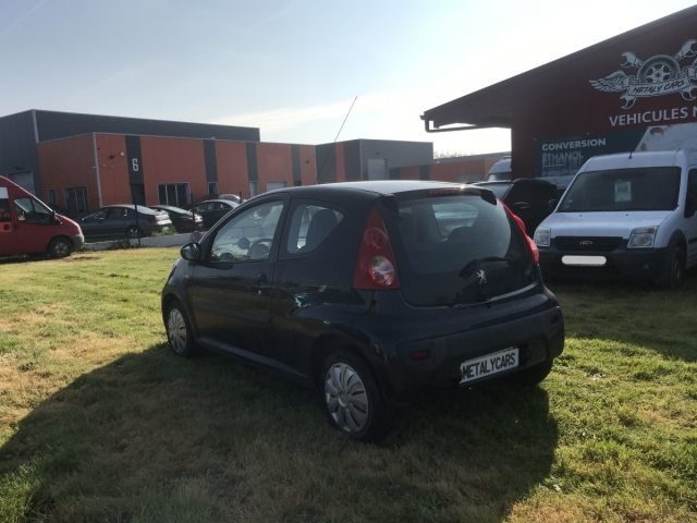 PEUGEOT 107 1.0 TRENDY 68CH / 4CV - 4 PLACES / 3 PORTES - COLORIS NOIR