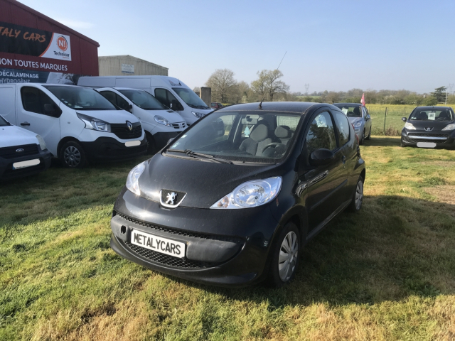 PEUGEOT 107 1.0 TRENDY 68CH / 4CV - 4 PLACES / 3 PORTES - COLORIS NOIR