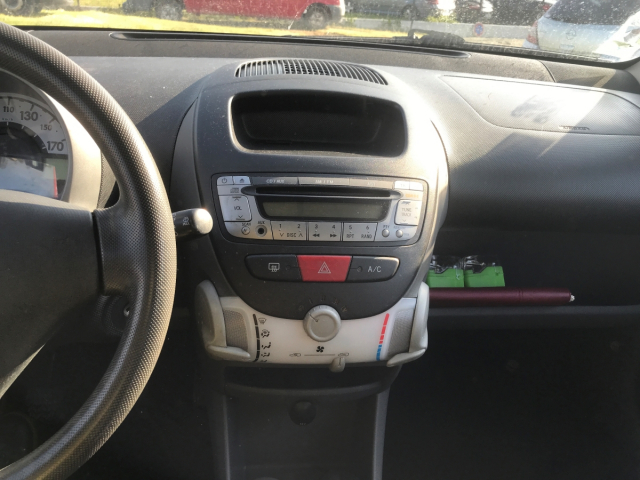 PEUGEOT 107 1.0 TRENDY 68CH / 4CV - 4 PLACES / 3 PORTES - COLORIS NOIR