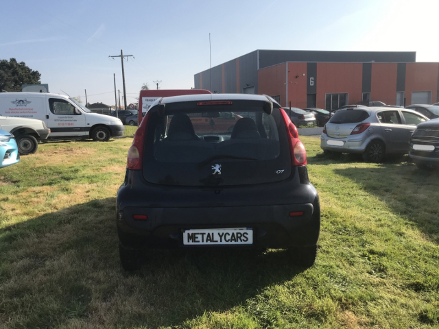 PEUGEOT 107 1.0 TRENDY 68CH / 4CV - 4 PLACES / 3 PORTES - COLORIS NOIR
