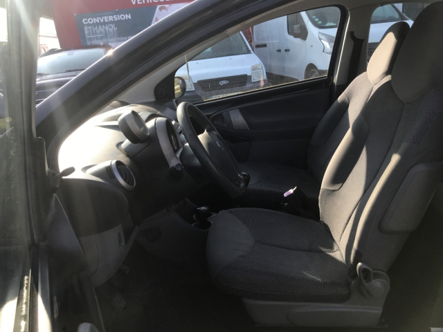 PEUGEOT 107 1.0 TRENDY 68CH / 4CV - 4 PLACES / 3 PORTES - COLORIS NOIR