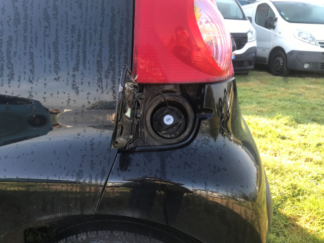 PEUGEOT 107 1.0 TRENDY 68CH / 4CV - 4 PLACES / 3 PORTES - COLORIS NOIR