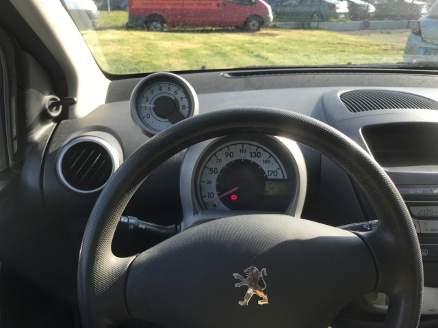 PEUGEOT 107 1.0 TRENDY 68CH / 4CV - 4 PLACES / 3 PORTES - COLORIS NOIR