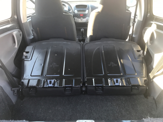 PEUGEOT 107 1.0 TRENDY 68CH / 4CV - 4 PLACES / 5 PORTES - COLORIS GRIS