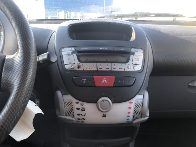 PEUGEOT 107 1.0 TRENDY 68CH / 4CV - 4 PLACES / 5 PORTES - COLORIS GRIS