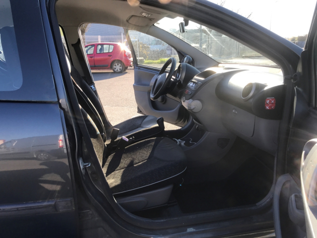 PEUGEOT 107 1.0 TRENDY 68CH / 4CV - 4 PLACES / 5 PORTES - COLORIS GRIS