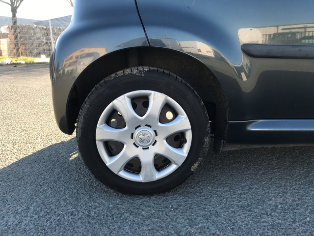 PEUGEOT 107 1.0 TRENDY 68CH / 4CV - 4 PLACES / 5 PORTES - COLORIS GRIS