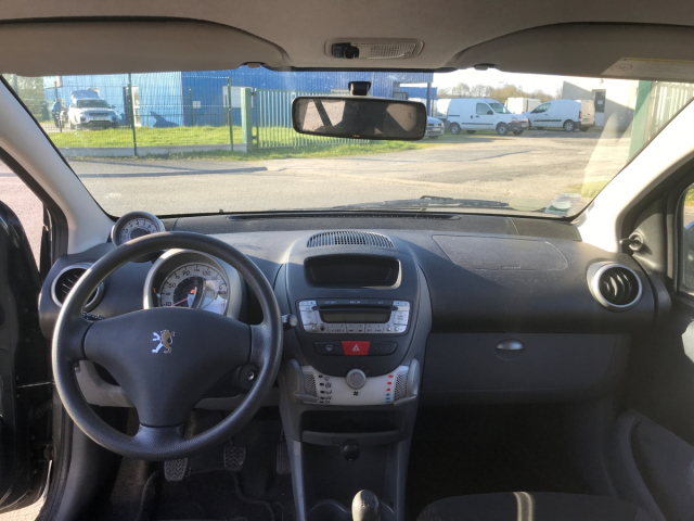 PEUGEOT 107 1.0 TRENDY 68CH / 4CV - 4 PLACES / 5 PORTES - COLORIS GRIS