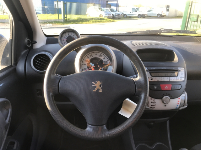 PEUGEOT 107 1.0 TRENDY 68CH / 4CV - 4 PLACES / 5 PORTES - COLORIS GRIS