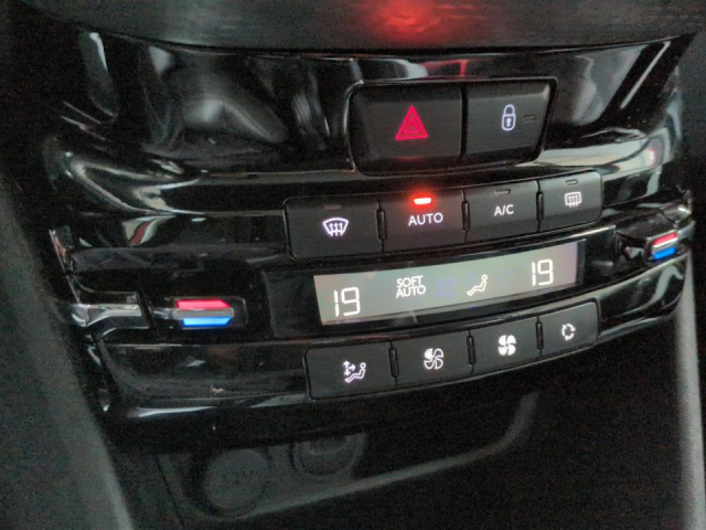 PEUGEOT 2008 BLUEHDI 100CH S&S BVM5 ALLURE - 5 PLACES / 5 PORTES