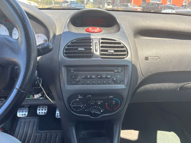 PEUGEOT 206 SW 1 .6 ESSENCE - 109 CH / 7 CV - 5 PLACES - 5 PORTES - 2 990  €