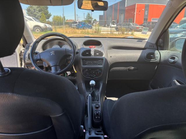 PEUGEOT 206 SW 1 .6 ESSENCE - 109 CH / 7 CV - 5 PLACES - 5 PORTES - 2 990  €