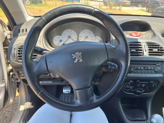 PEUGEOT 206 SW 1 .6 ESSENCE - 109 CH / 7 CV - 5 PLACES - 5 PORTES - 2 990  €