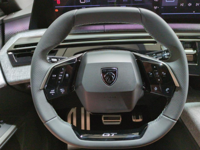 NOUVEAU PEUGEOT 5008 HYBRID 145 BVA E-DCS6 7PL GT - 7 PLACES / 5 PORTES