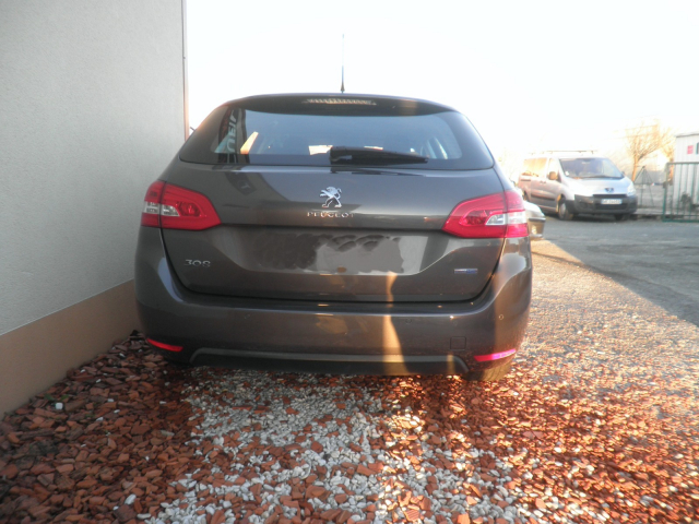 PEUGEOT 308 SW II 2.0 BLUEHDI 150  CH BVA - 14 490 €