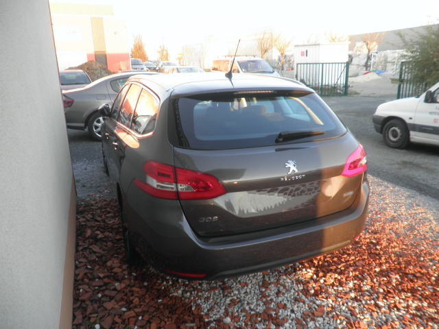 PEUGEOT 308 SW II 2.0 BLUEHDI 150  CH BVA - 14 490 €