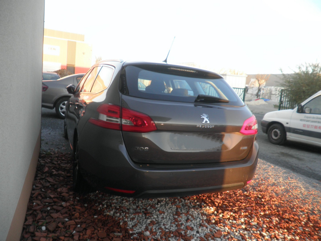 PEUGEOT 308 SW II 2.0 BLUEHDI 150  CH BVA - 14 490 €