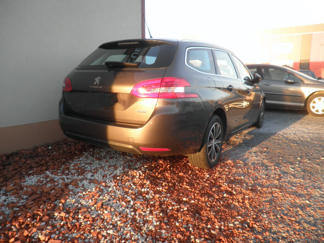 PEUGEOT 308 SW II 2.0 BLUEHDI 150  CH BVA - 14 490 €