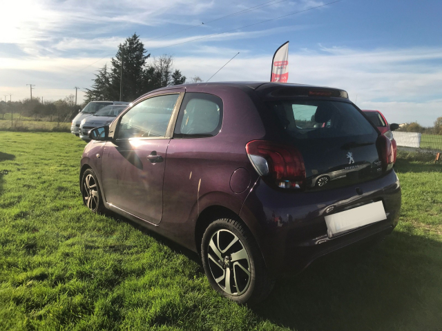PEUGEOT 108 1.2 VTI ESSENCE - 82CH / 4CV - 5 PLACES/ 3 PORTES - 3 900 €