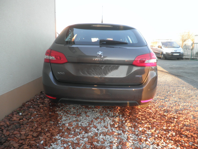 PEUGEOT 308 SW II 2.0 BLUEHDI 150  CH BVA - 14 490 €