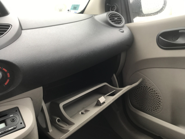 Renault Twingo II 1.2 LEV 16v - eco2 - 75CH / 4CV - 4 PLACES / 3 PORTES - 5 790 €