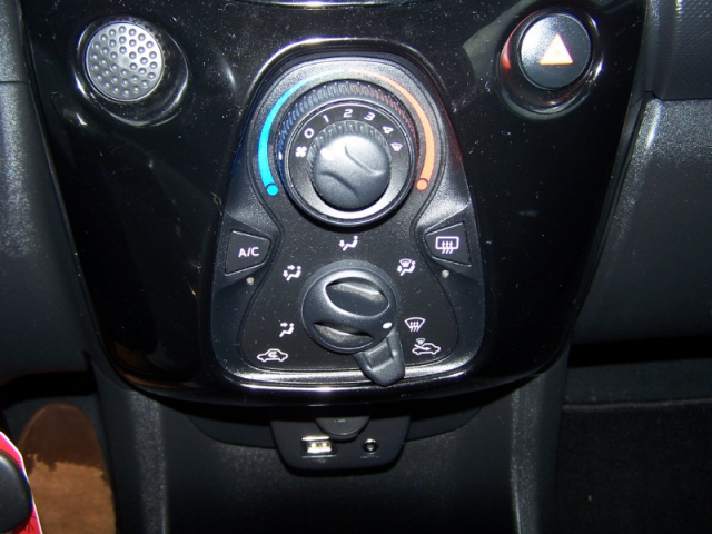 Citroën C1 VTi 68 ETG Shine - 4 PLACES / 5 PORTES - GRIS