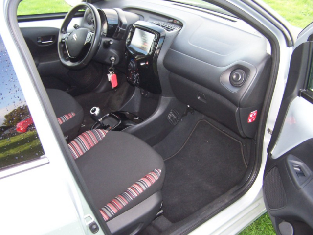 Citroën C1 VTi 68 ETG Shine - 4 PLACES / 5 PORTES - GRIS