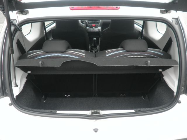 Citroën C1 1.0 12V 68ch / 4 CV -  Millenium 4 places / 3 portes - 5 490€