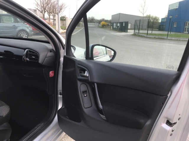 Citroën C3 II 1.2 VTI 82 CH - 4CV  5 PLACES / 5 PORTES - 6 100€
