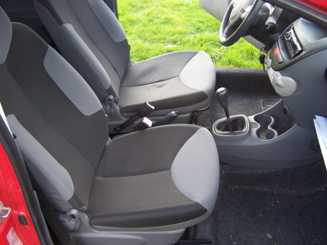 Citroën C1 1.0i Airdream Attraction - 4 PLACES / 3 PORTES - ROUGE