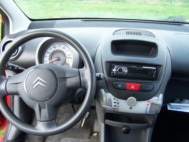 Citroën C1 1.0i Airdream Attraction - 4 PLACES / 3 PORTES - ROUGE