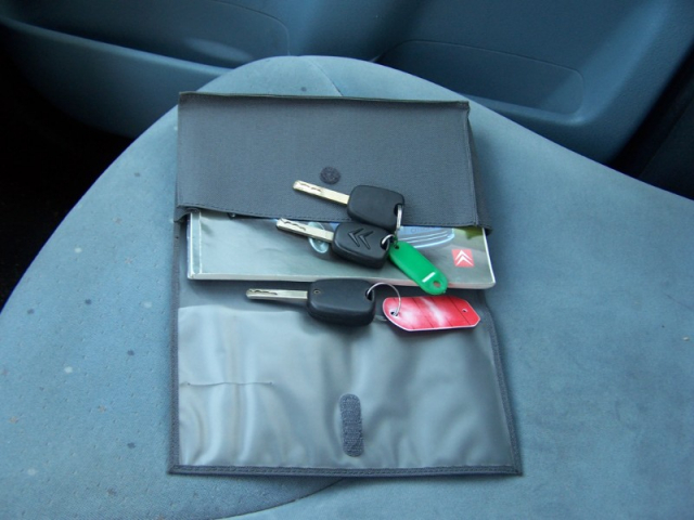 CITROEN C3 1.4 HDI 70 - 5 PLACES / 5 PORTES - GRIS