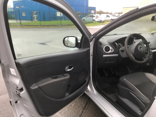 CLIO III EXPRESSION CLIM 1.5 DCI 90CV 4CV - 5 PLACES / 5 PORTES