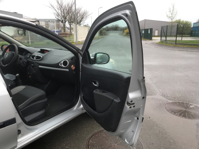 CLIO III EXPRESSION CLIM 1.5 DCI 90CV 4CV - 5 PLACES / 5 PORTES