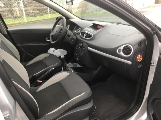 CLIO III EXPRESSION CLIM 1.5 DCI 90CV 4CV - 5 PLACES / 5 PORTES